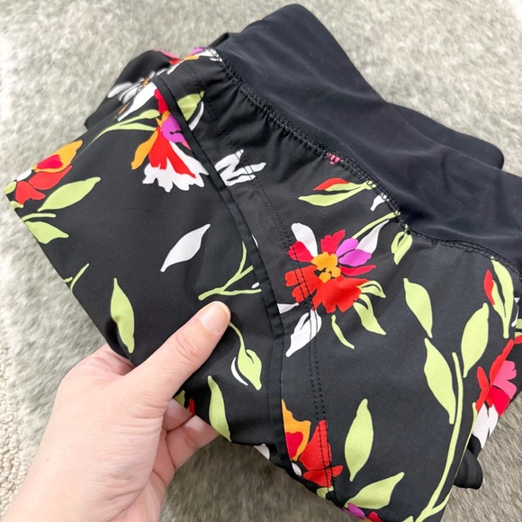 Lands End Floral Board Shorts 8 - Picture 8 of 11